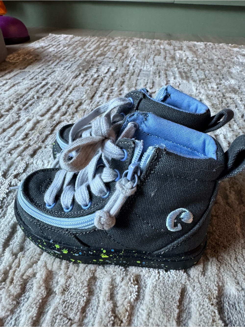 CHARCOAL/BLUE SPECKLE BILLY CLASSIC LACE HIGH TOPS size 6 little kids